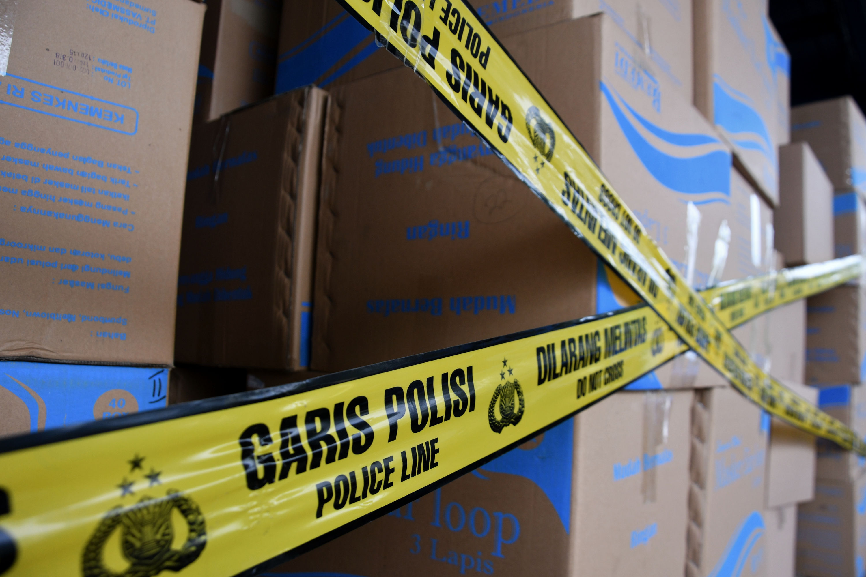 Polda Metro Jaya Ungkap Penimbunan Masker di Tangerang.