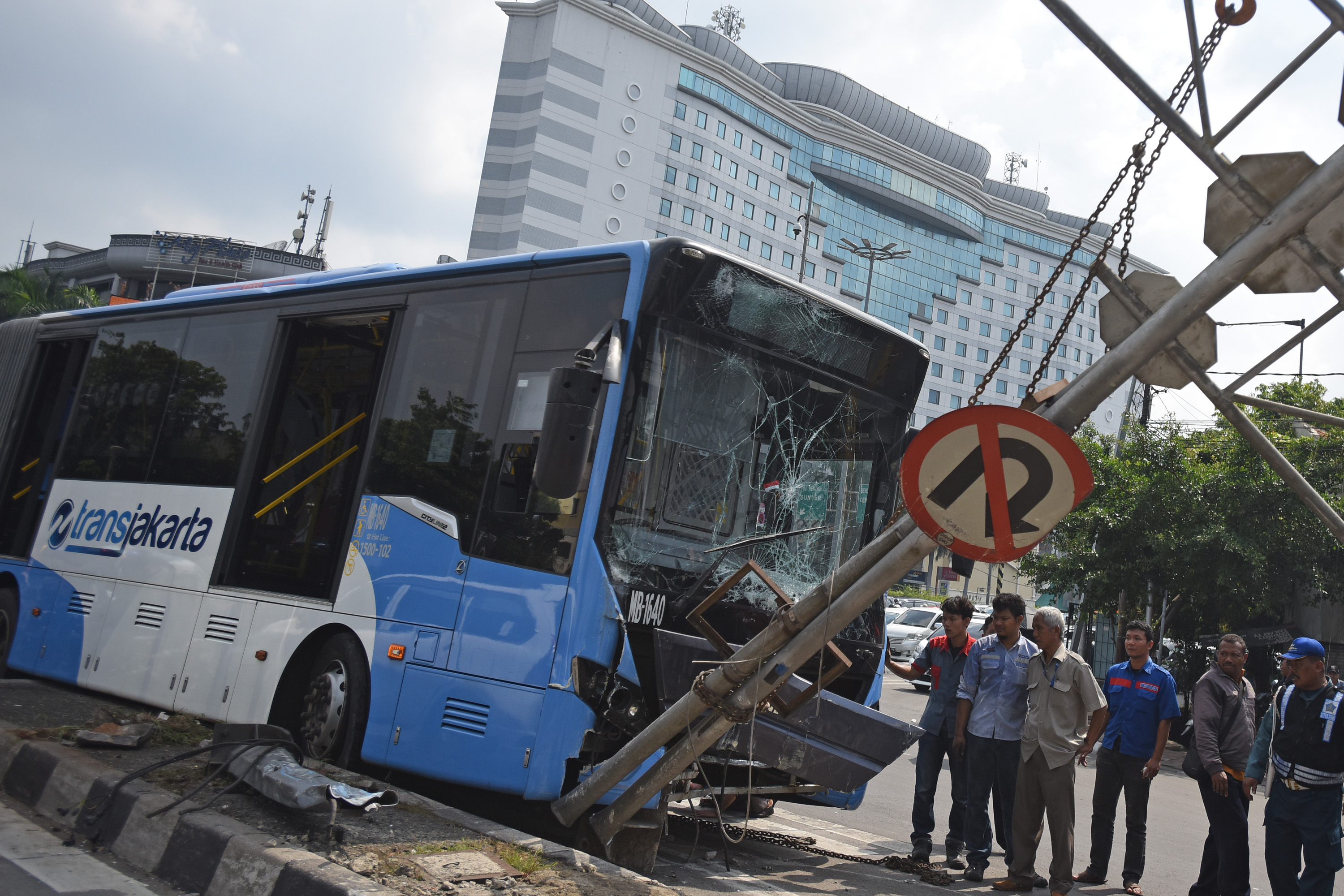 Ilustrasi kecelakaan bus Transjakarta.