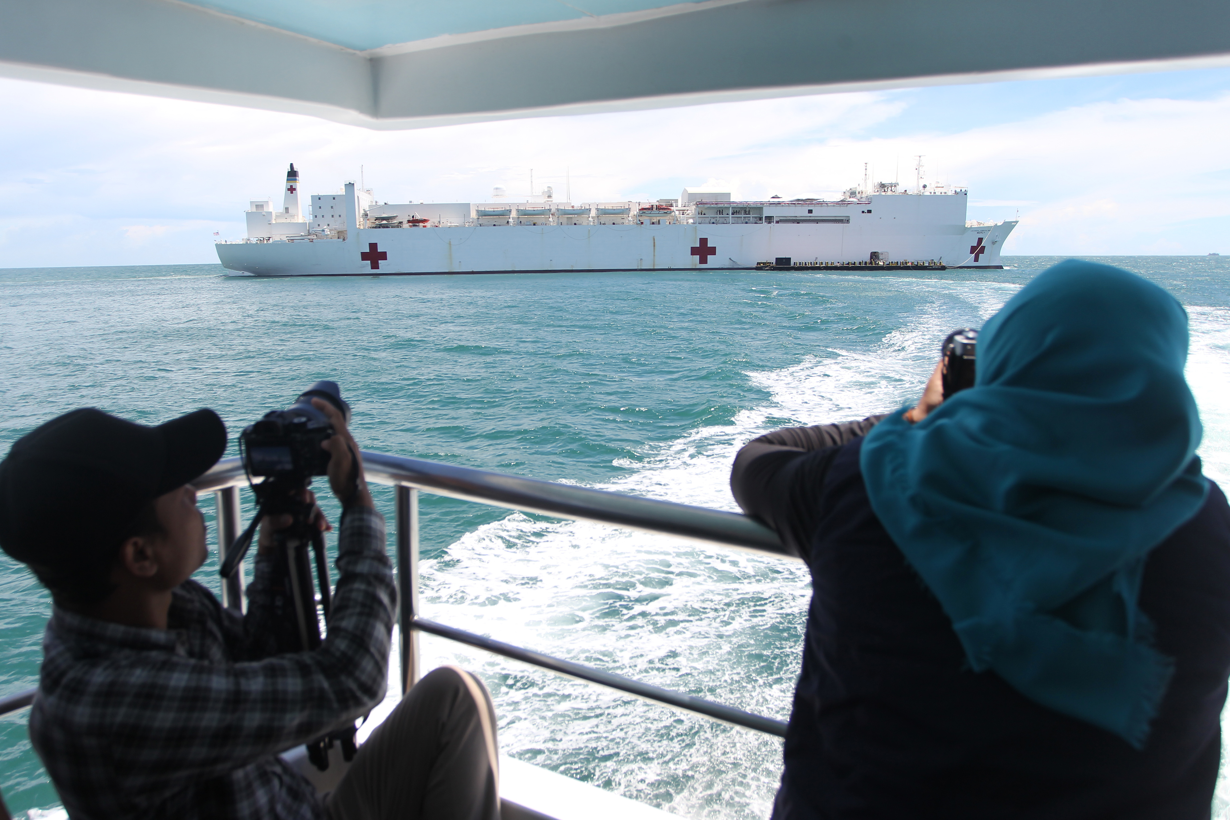 Kapal Rumah Sakit USNS Mercy (T-AH 19) yang berkunjung ke Bengkulu 