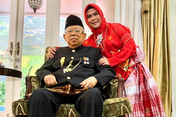  Putri Wakil Presiden RI, Ma'ruf Amin, Siti Nur Azizah (kanan) salah satu bakal calon wali kota Tangerang Selatan.