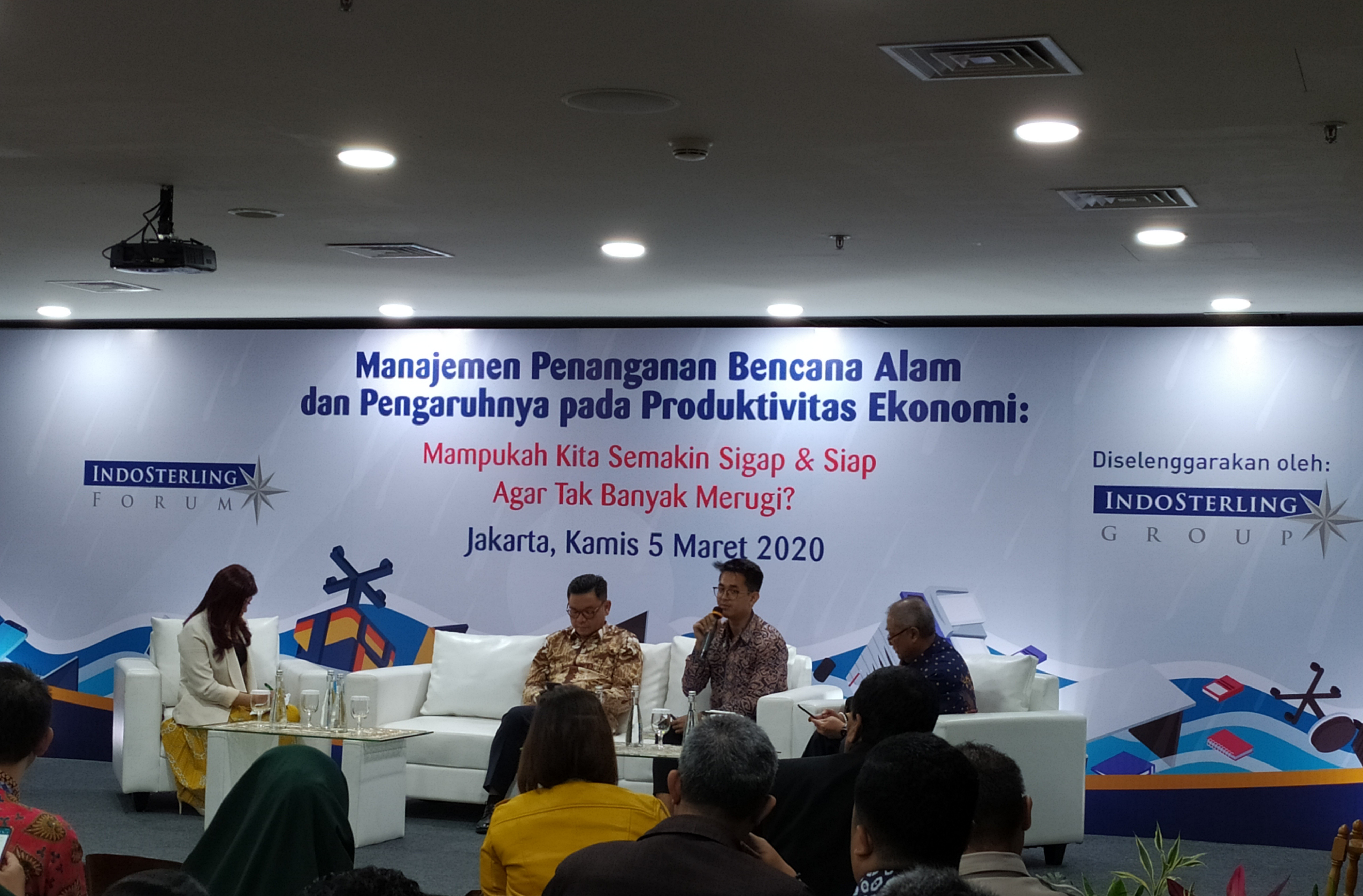 Diskusi tentang Manajemen Penanganan Bencana yang digelar IndoSterling