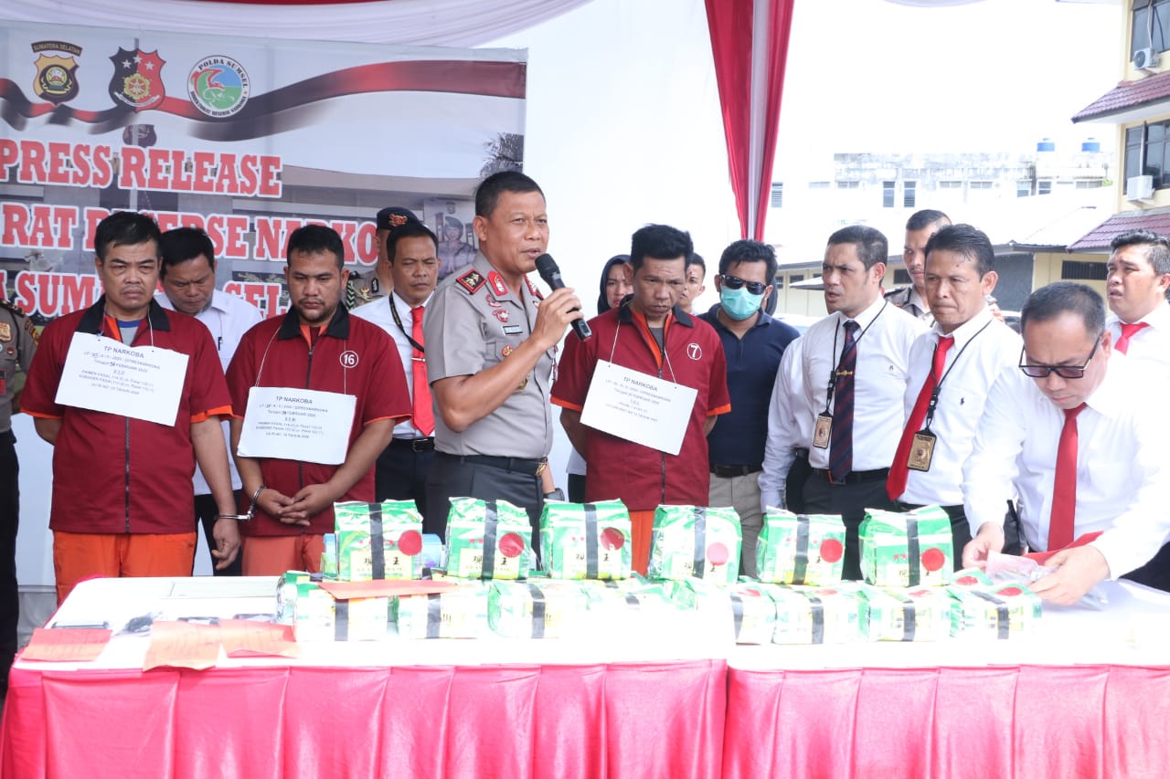 Kapolda Sumsel, Irjen Pol Priyo Widyanto sampaikan rilis penangkapan kasus narkoba