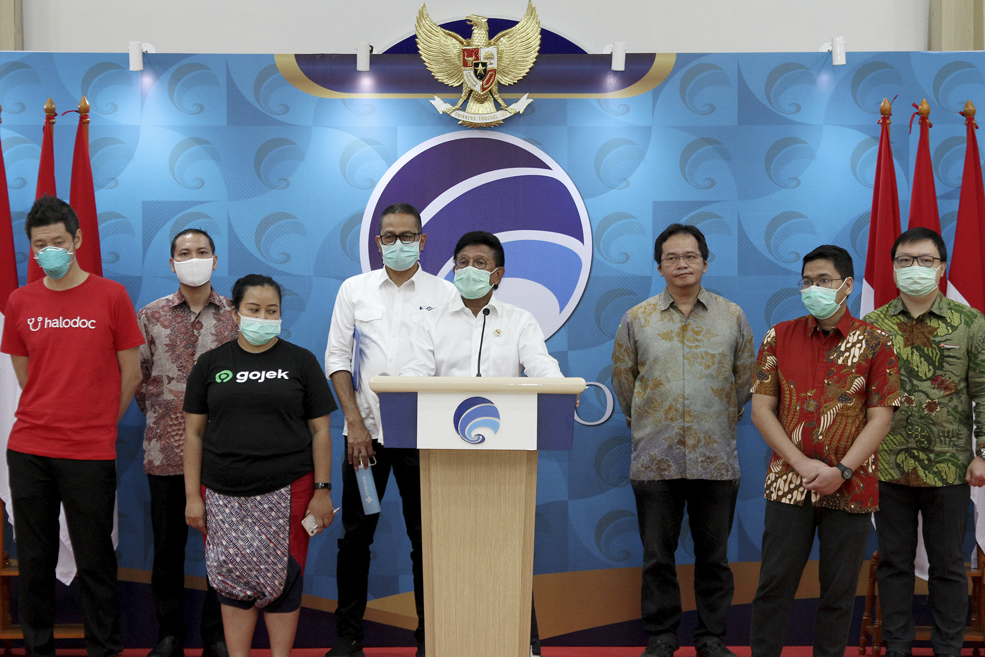 Menteri Kominfo Johny G Plate (tengah).