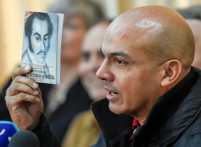  Ppurnawirawan jenderal asal Venezuela Cliver Alcala yang diburu pemerintah AS.