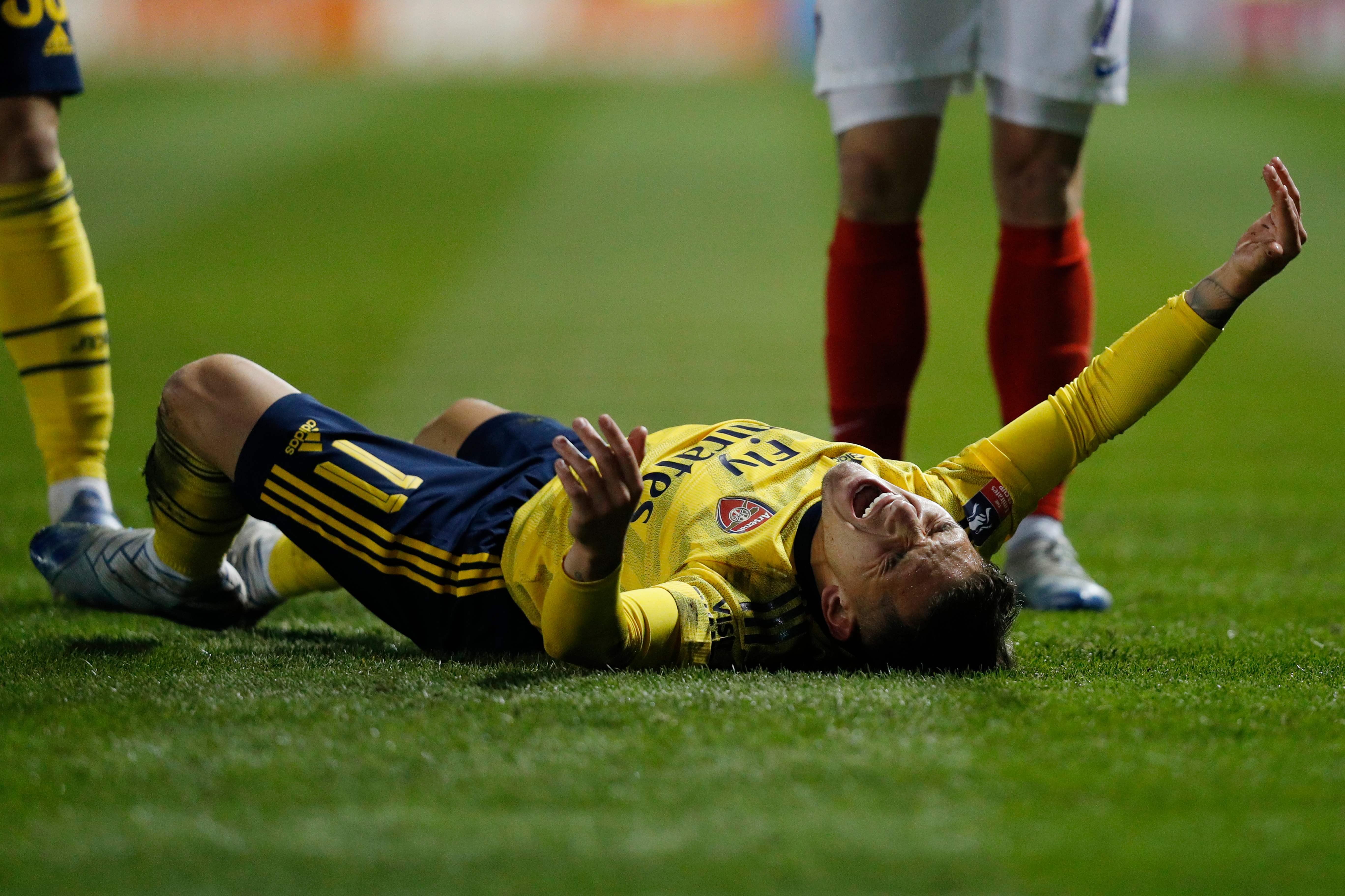 Lucas Torreira mengalami cedera dalam laga Piala FA melawan Portsmouth.