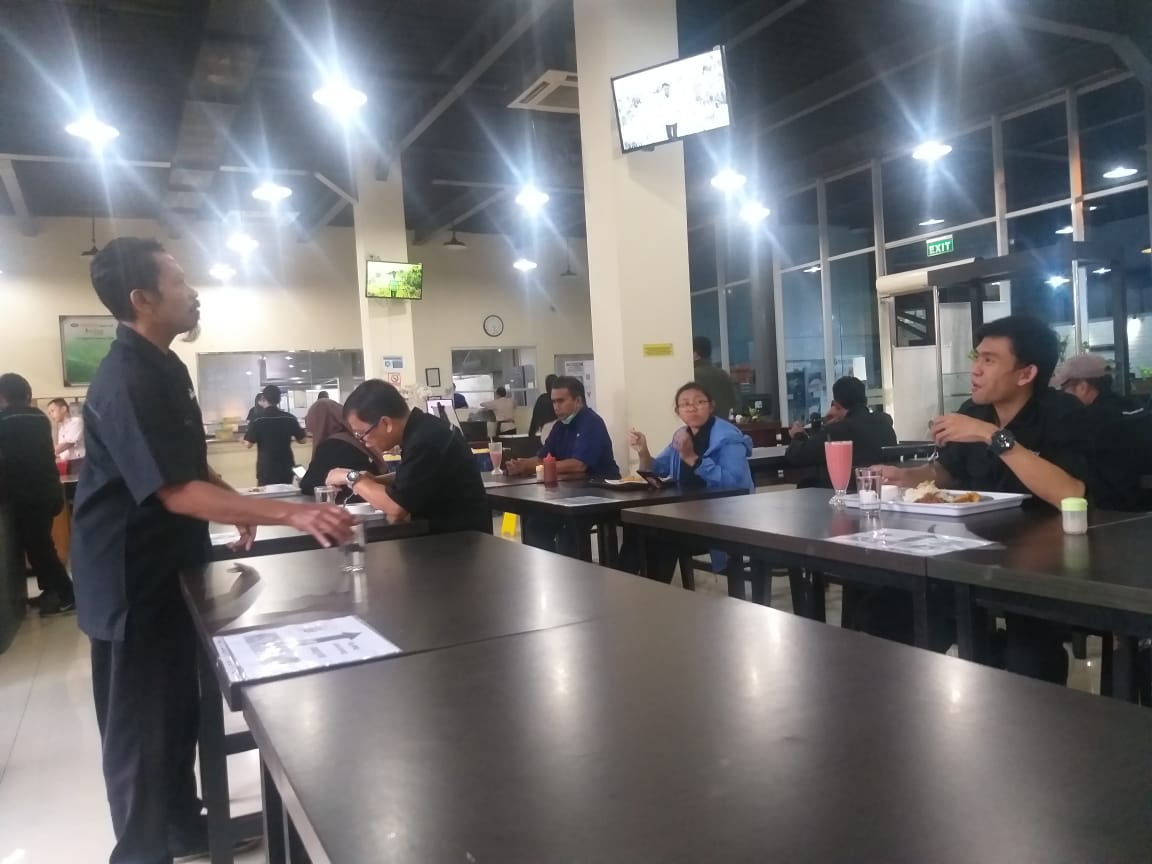 Suasana media cafe di komplek Media Group