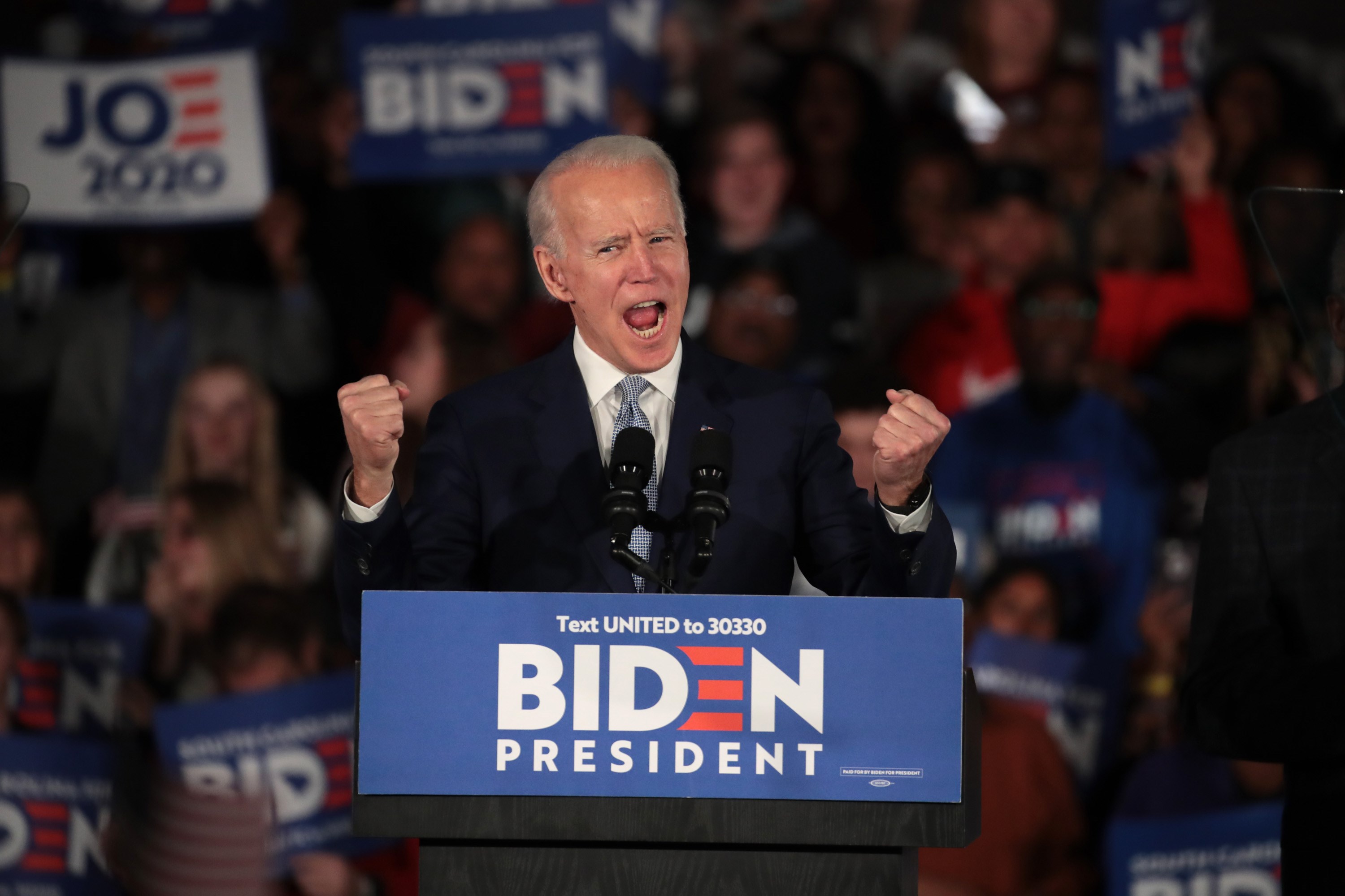 Joe Biden, meraih kemenangan gemilang di pemilihan primer South Carolina, Sabtu (29/2) waktu setempat.