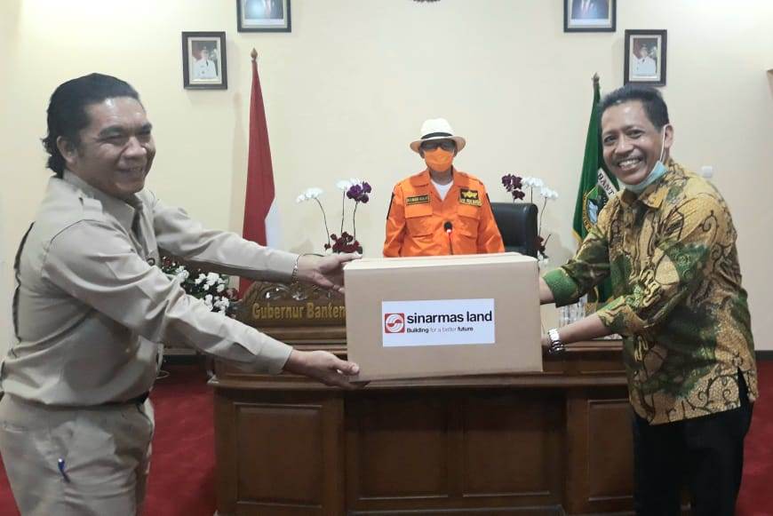 SINAR Mas Land melalui PT Bumi Serpong Damai menyalurkan sejumlah alat pelindung diri (APD) 