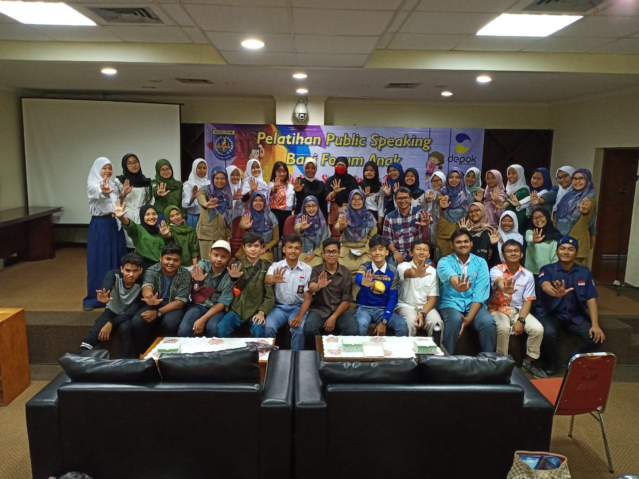 Para remaja yang menjadi peserta workshop public speaking di Depok.