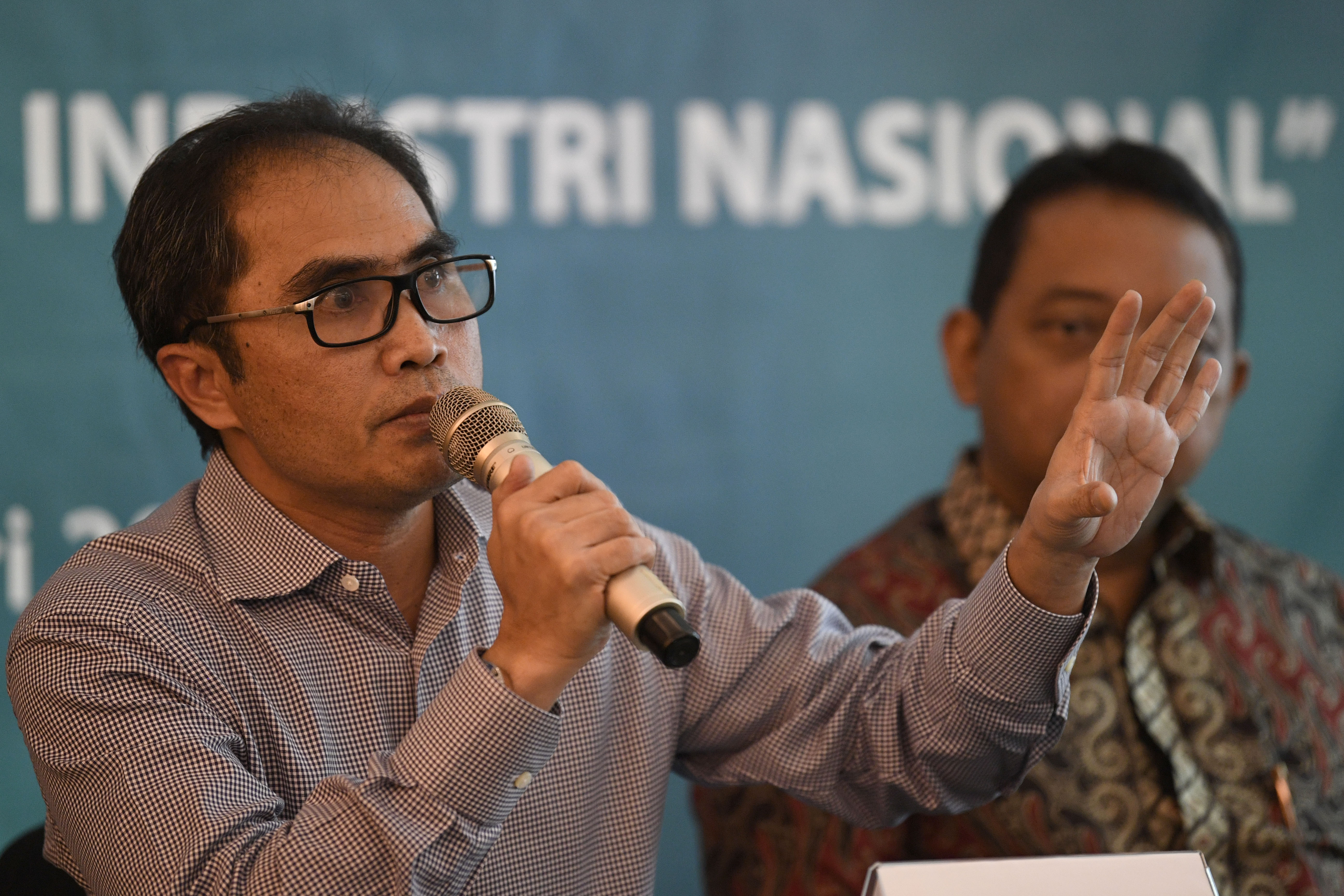 Direktur Utama Bio Farma Honesti Basyir (kiri).