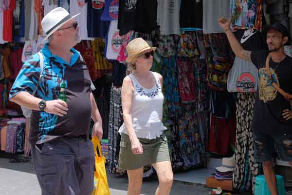 Wisatawan manca negara.