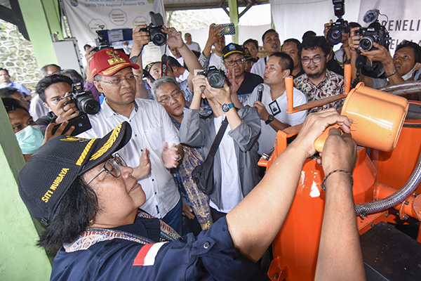 MENTERI LHK TINJAU TEMPAT PENGOLAHAN PELLET RDF