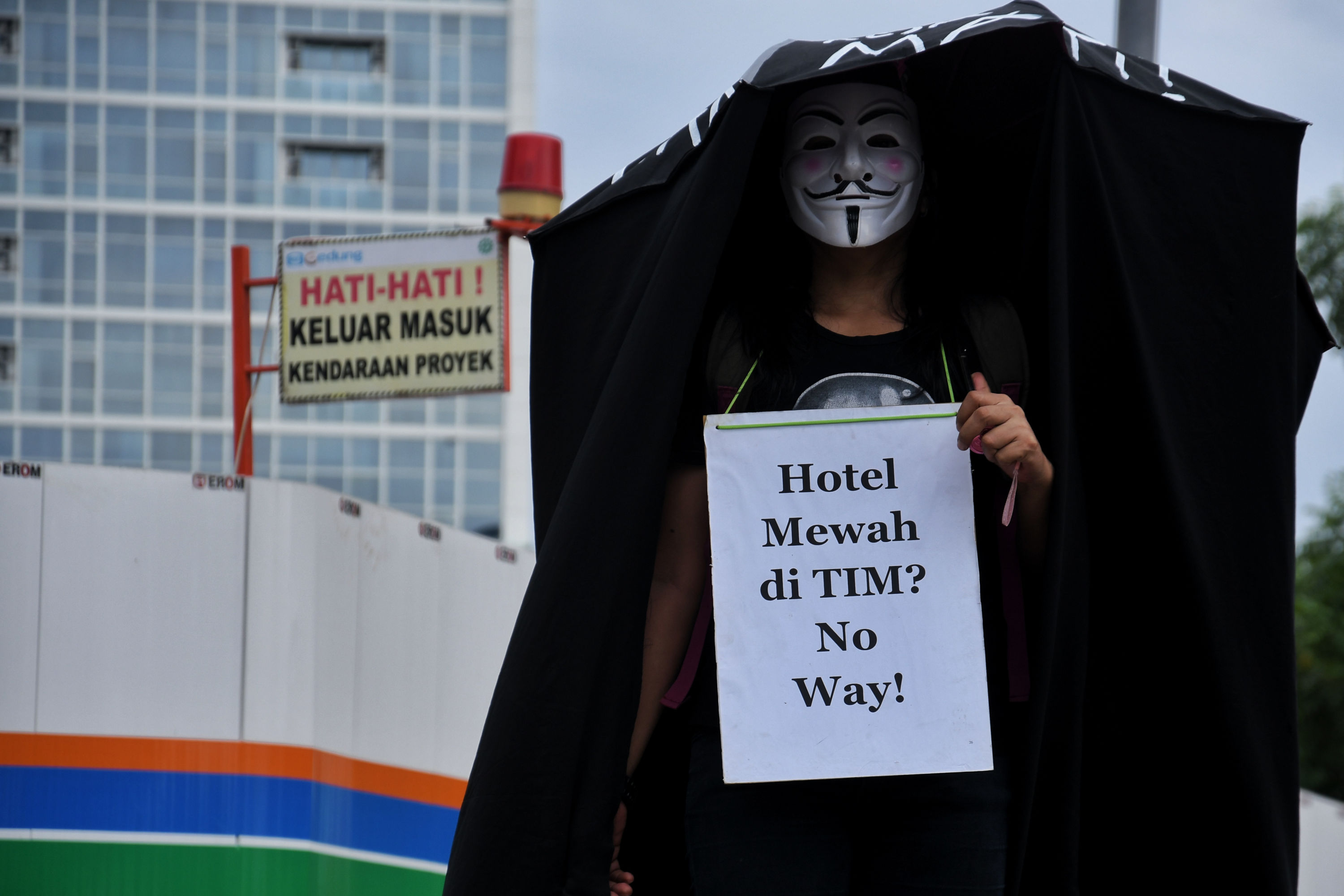 Aksi penolakan revitalisasi TIM