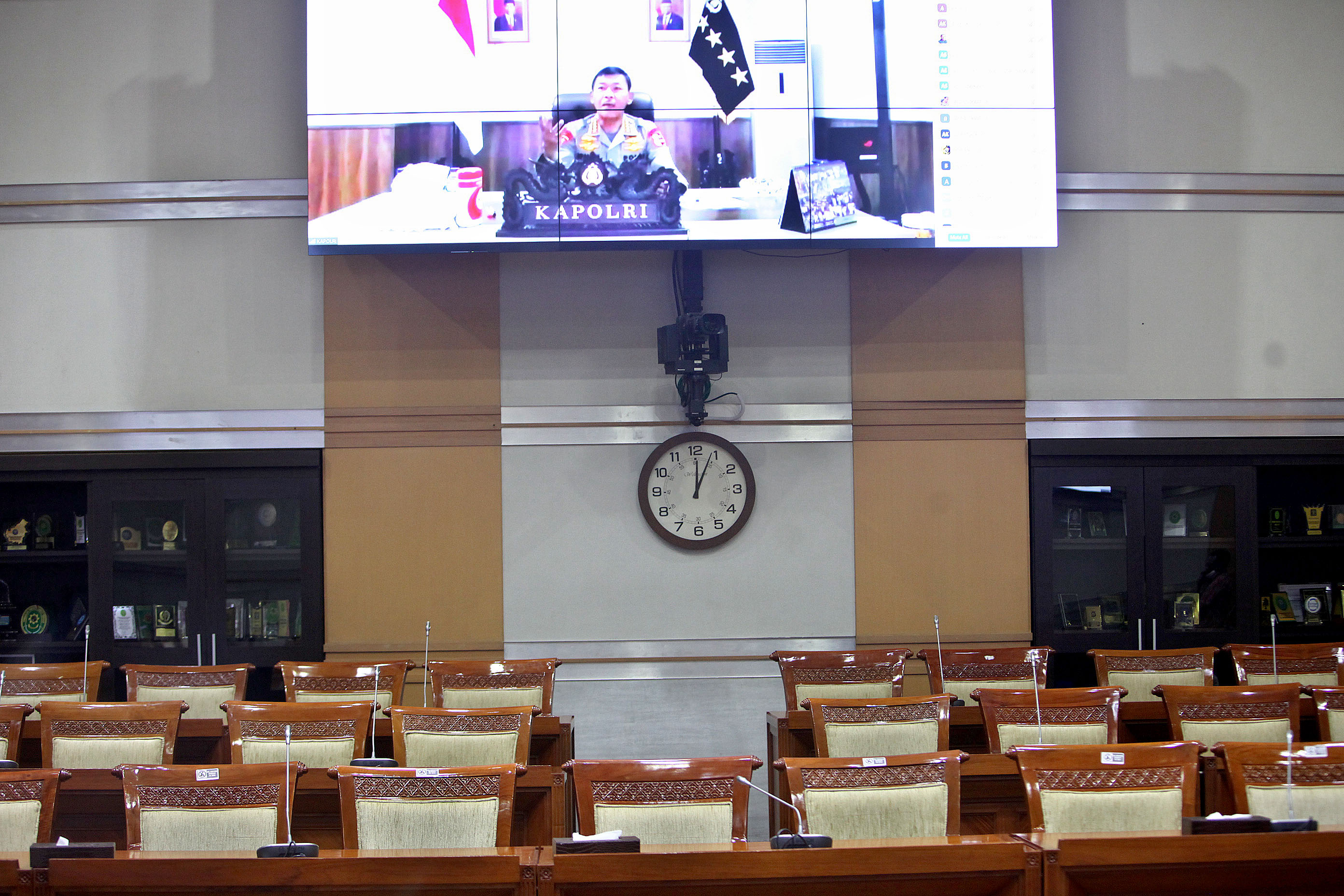 Rapat lerja virtual Komisi IIi DPR dengan Kapolri Jenderal Idham Azis