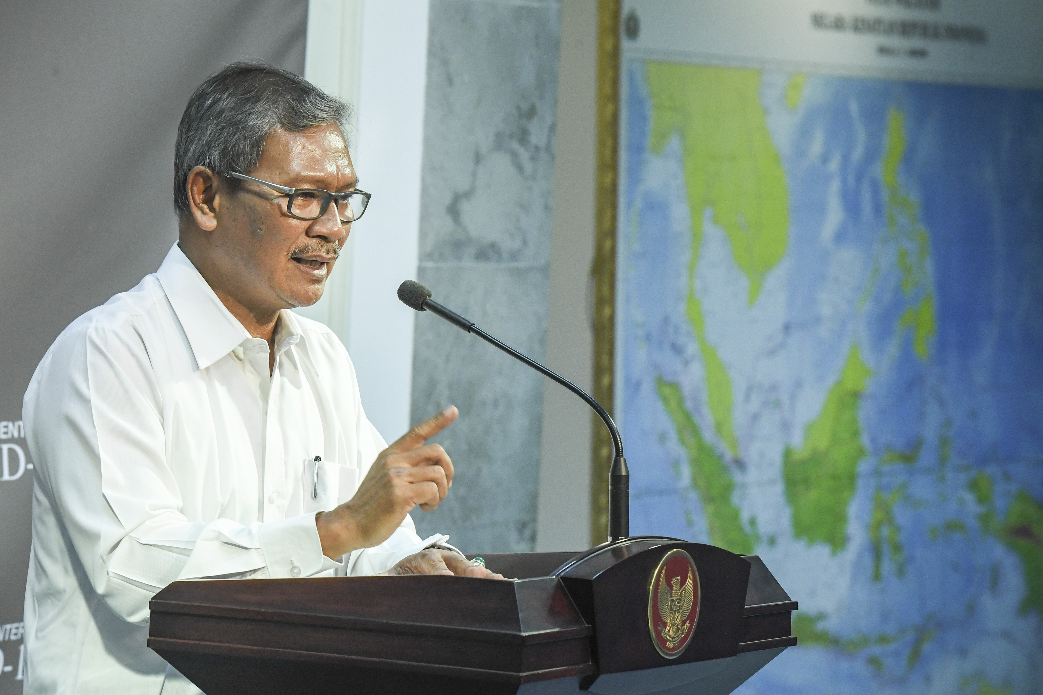 Juru bicara pemerintah untuk penanganan virus korona, Achmad Yurianto, memberikan keterangan pers.