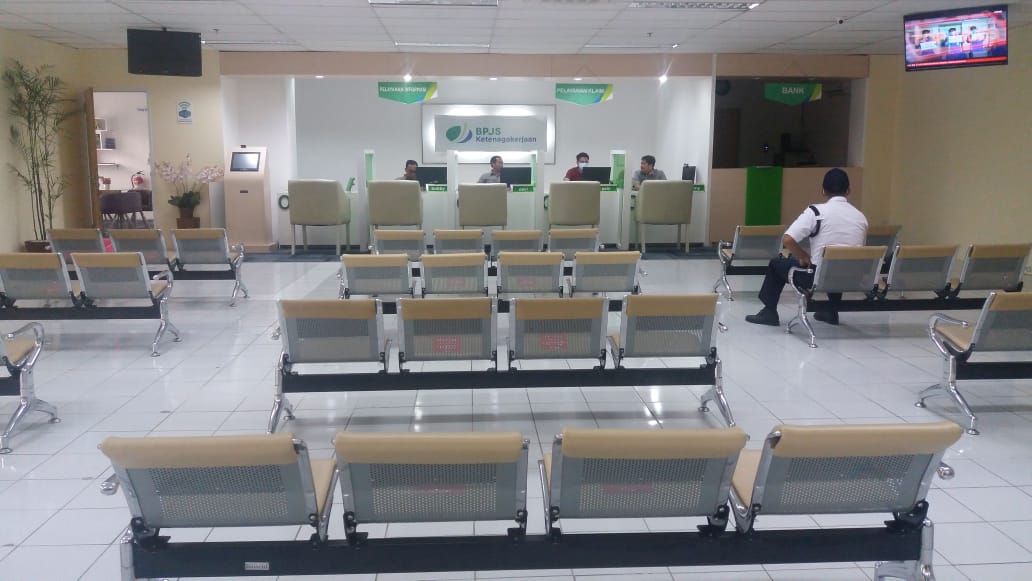 Kantor BPJAMSOSTEK Cabang Jakarta Gambir prioritaskan pelayanan secara online. 
