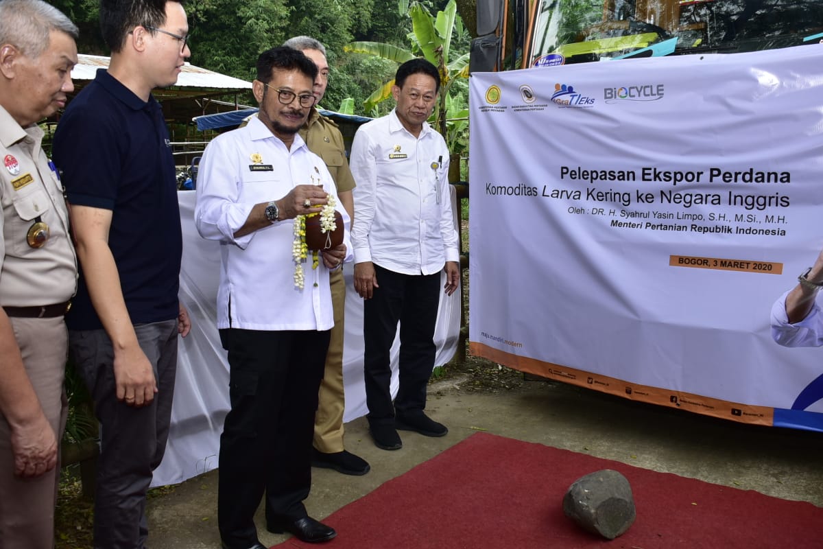 Mentan SYL saat melepas ekspor komoditas larva kering ke Inggris.
