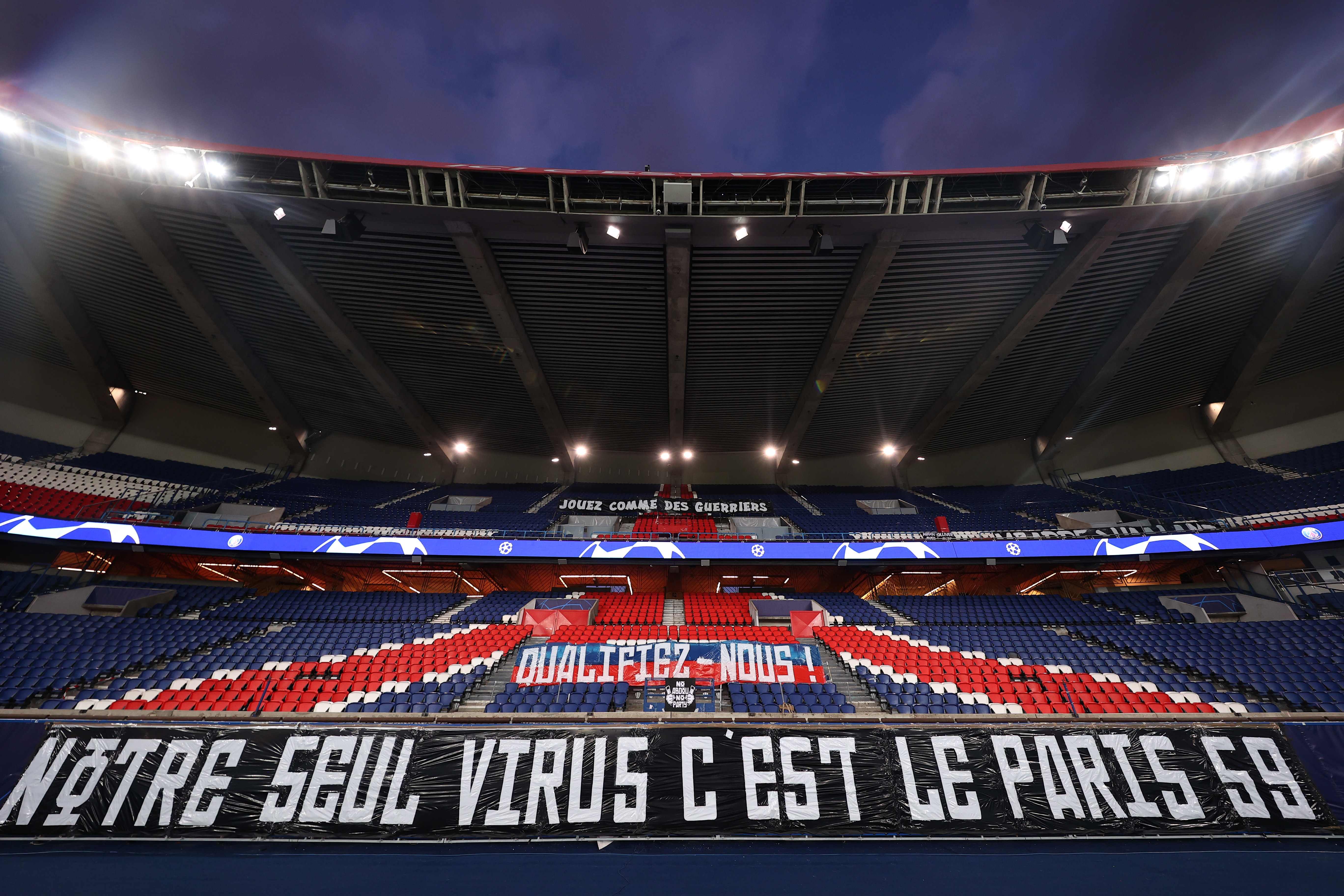 Suasana stadion Parc des princes tanpa penonton saat laga PSG kontra Broussia Dortmund