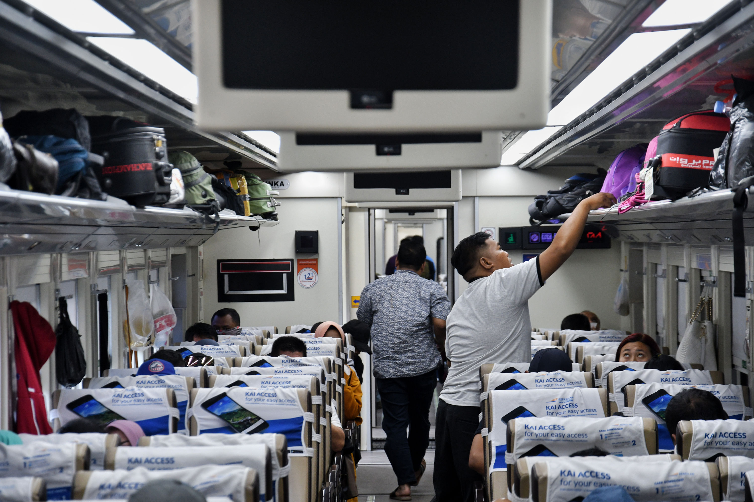 PT. Kereta Api Indonesia (KAI) telah menjual 835.000 tiket kereta api ke berbagai rute untuk perjalanan angkutan lebaran 2020.