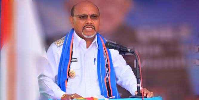 Wakil Bupati Maluku Tenggara Petrus Beruatwarin.