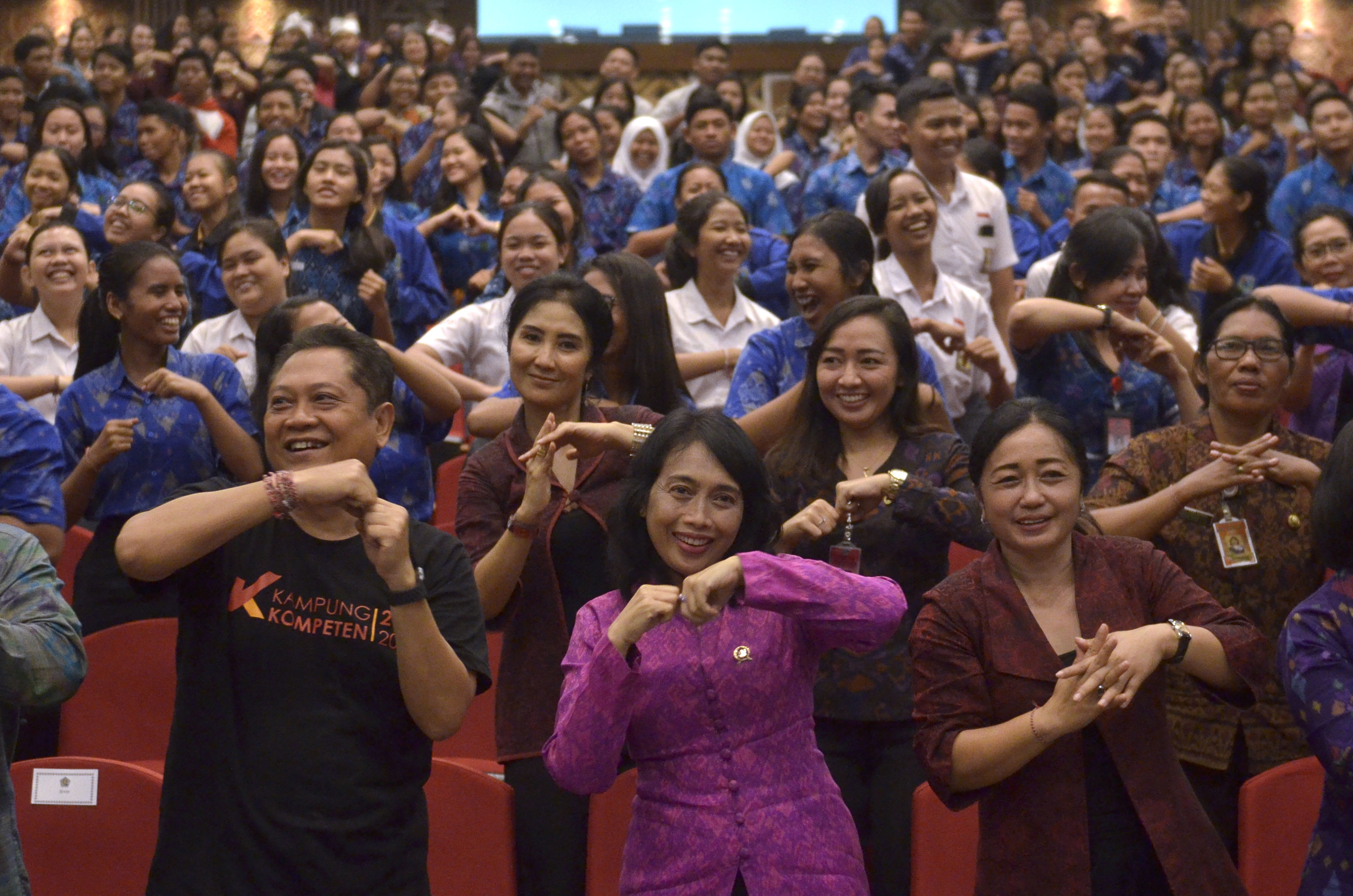 Politika Research and Consulting (PRC) menyebutkan perempuan lebih memilih capres dari kalangan laki-laki 