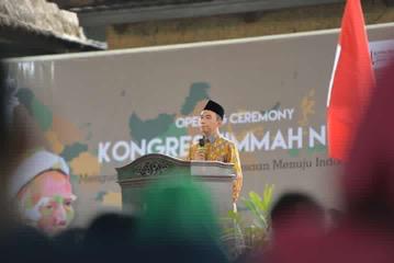 Pembina Nasional Himmah NW Syamsul Luthfi saat membuka Kongres Himmah NW