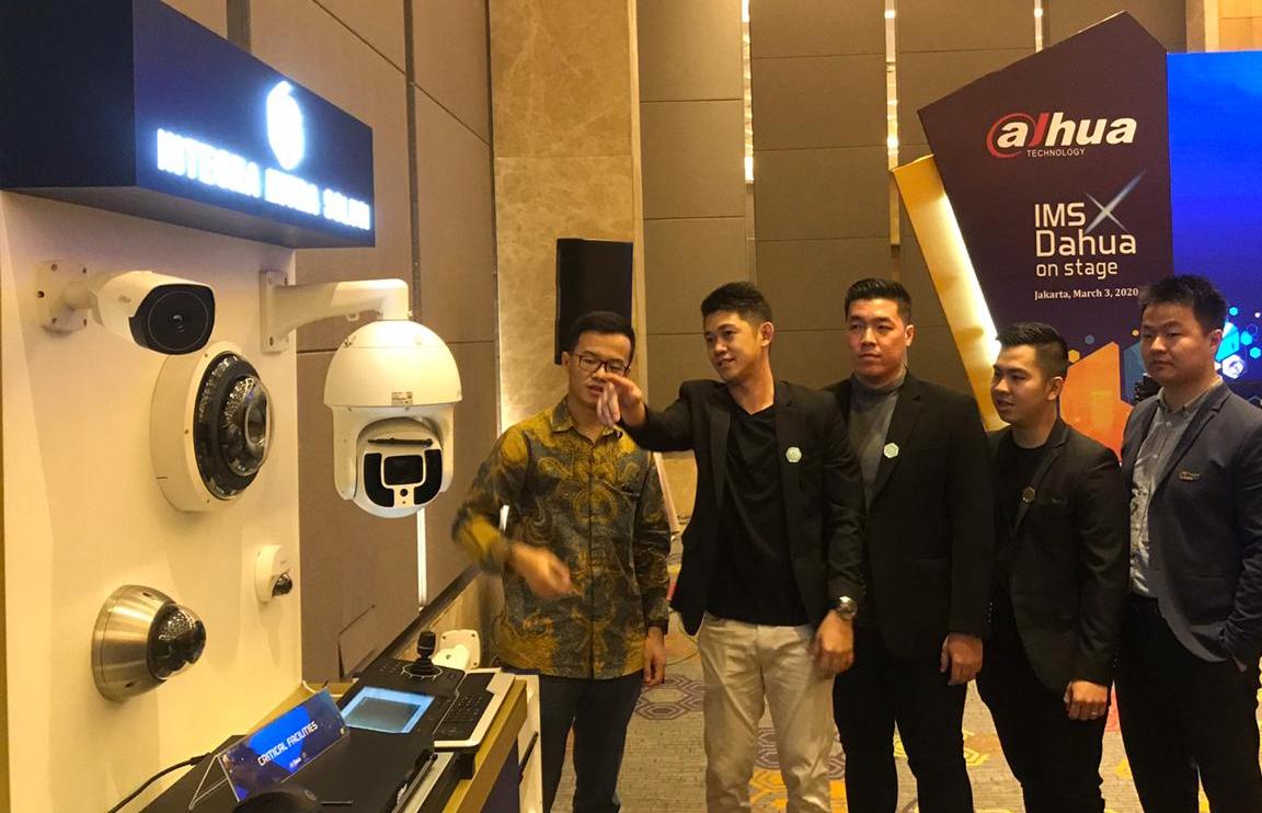 Camera Close Television (CCTV) tersebut langsung mendeteksi objek covid-19 dalam jumlah banyak.