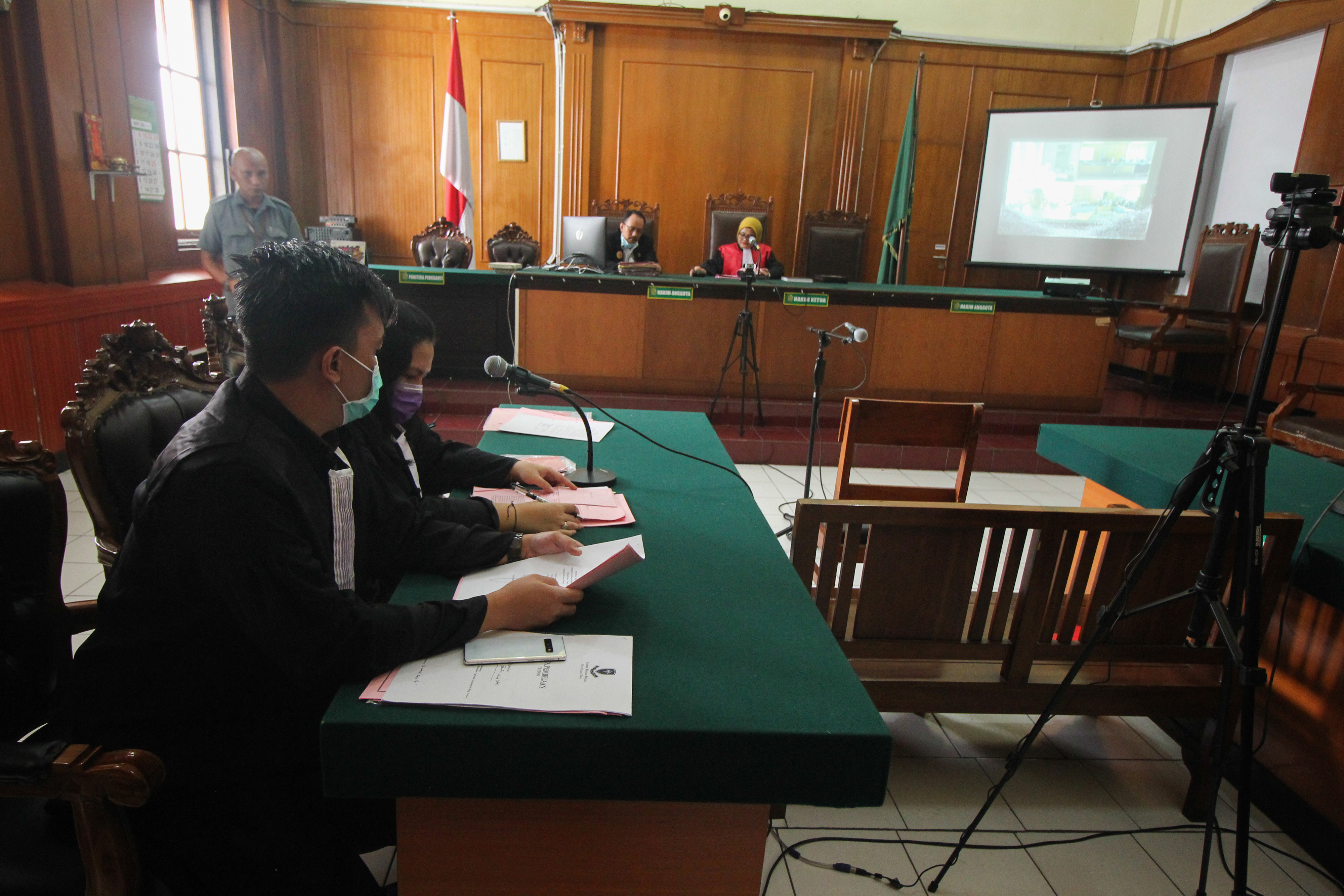 Ilustrasi--Suasana sidang telekonferensi yang digelar di Pengadilan Negeri Surabaya, Jalan Arjuno, Surabaya, Jawa Timur.