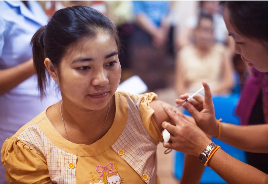 Tiongkok sudah sejak sepekan lalu melaksanakan uji vaksin covid-19 ke manusia.