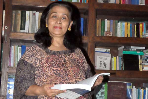Dr Indria Laksmi Gamayanti
