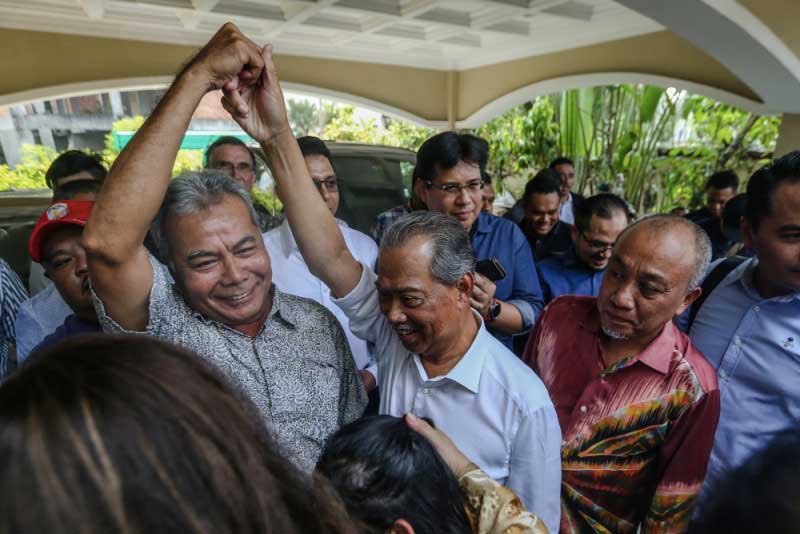 Ketua Partai Bersatu Muhyiddin Yassin merayakan penunjukkan sebagai Perdana Malaysia