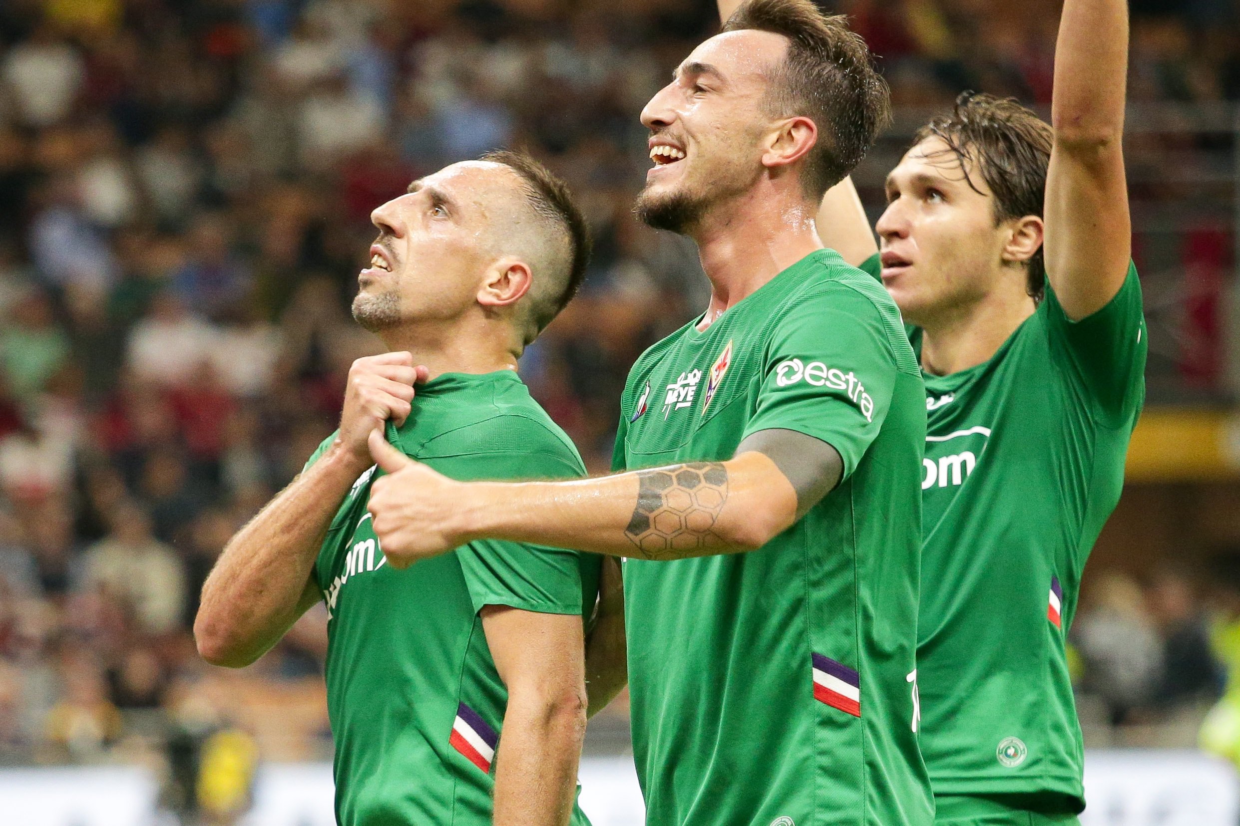 Selebrasi para pemain Fiorentina usai mencetak gol ke gawang AC Milan dalam laga lanjutan Serie A.