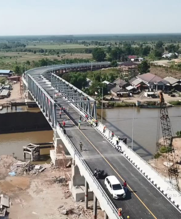 Jembatan Kanal Antang di Sungai Puting, Kabupaten Tapin, Kalimantan Selatan. Pemerintah segera meluncurkan stimulus kedua melawan  korona. 