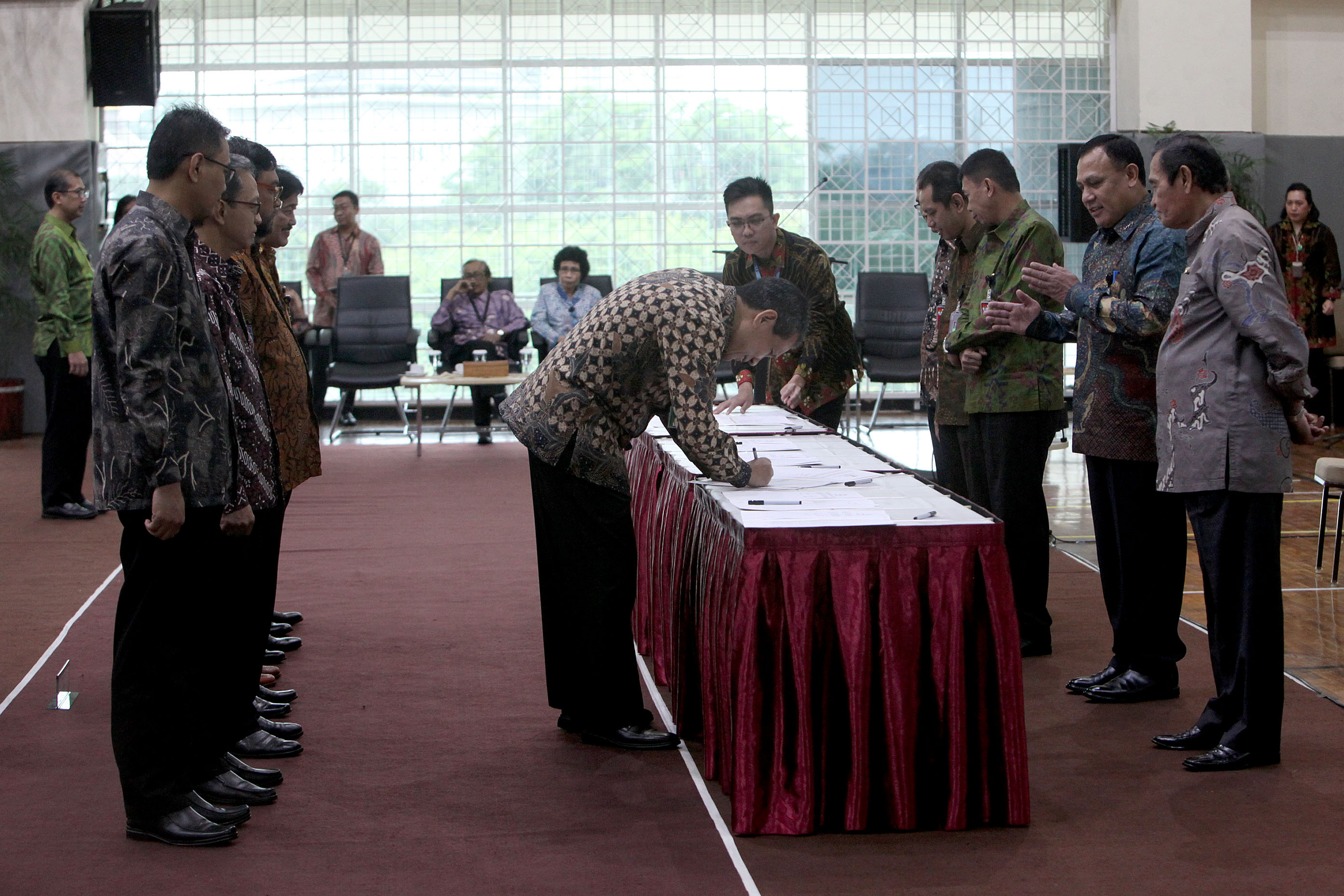 Pejabat KPK tandatangan kontrak kinerja secara terbuka