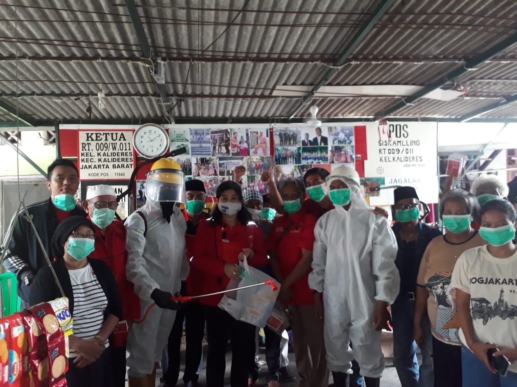 Penyemprotan disinfektan di Jakarta Barat 