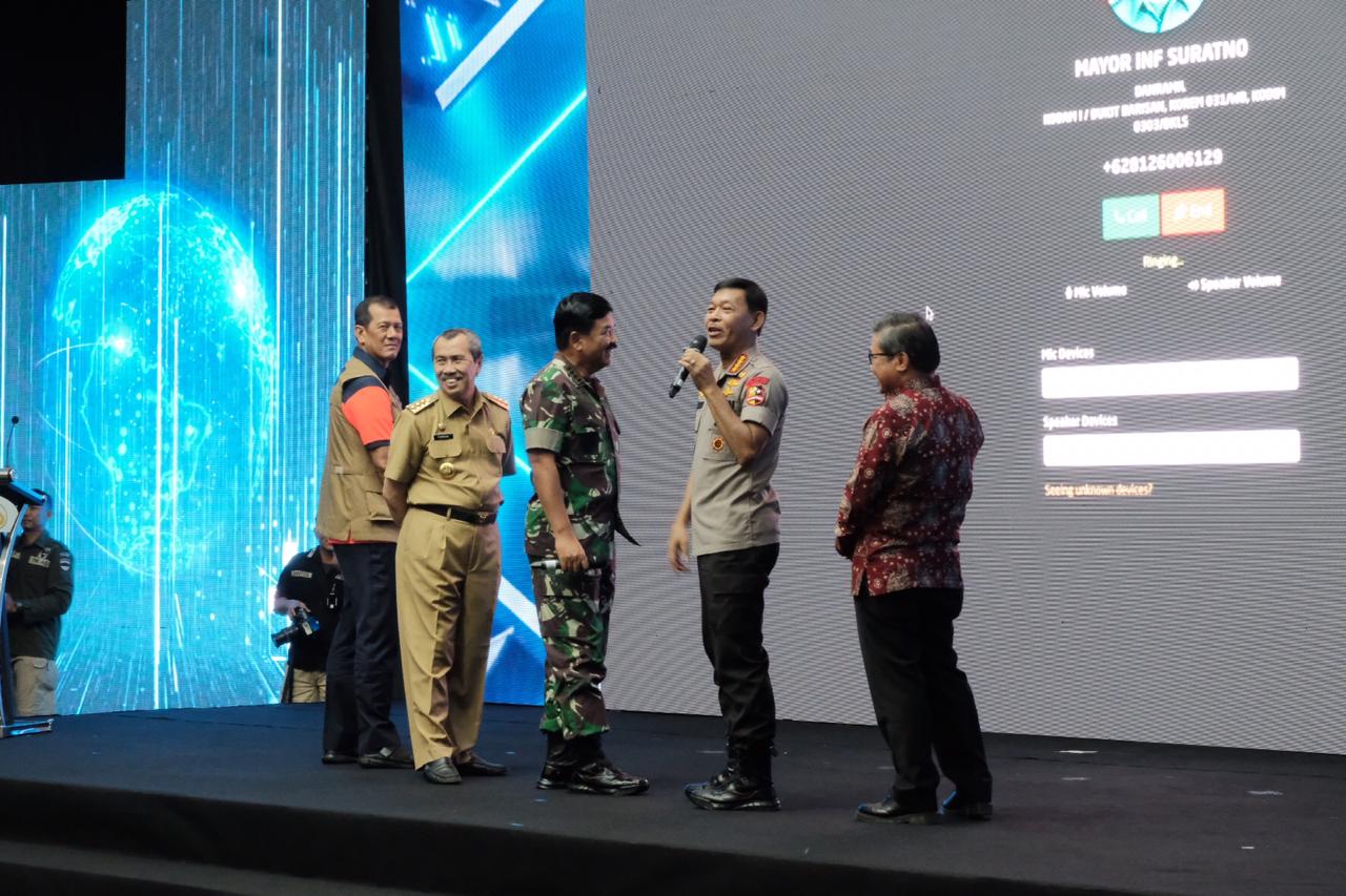 Kapolri i Jenderal Idham Aziz bersama Panglima TNI Marsekal Hadi Tjahjanto meluncurkan aplikasi Lancang Kuning Nusantara, Senin (9/3/2020). 