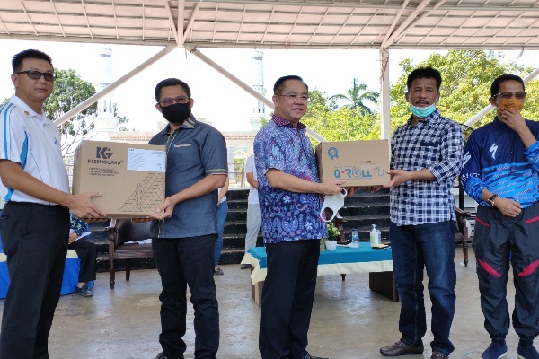 Di Kepulauan Riau, PSMTI bekerja sama dengan berbagai organisasi memberikan bantuan untuk menghadapi Covid-19. 