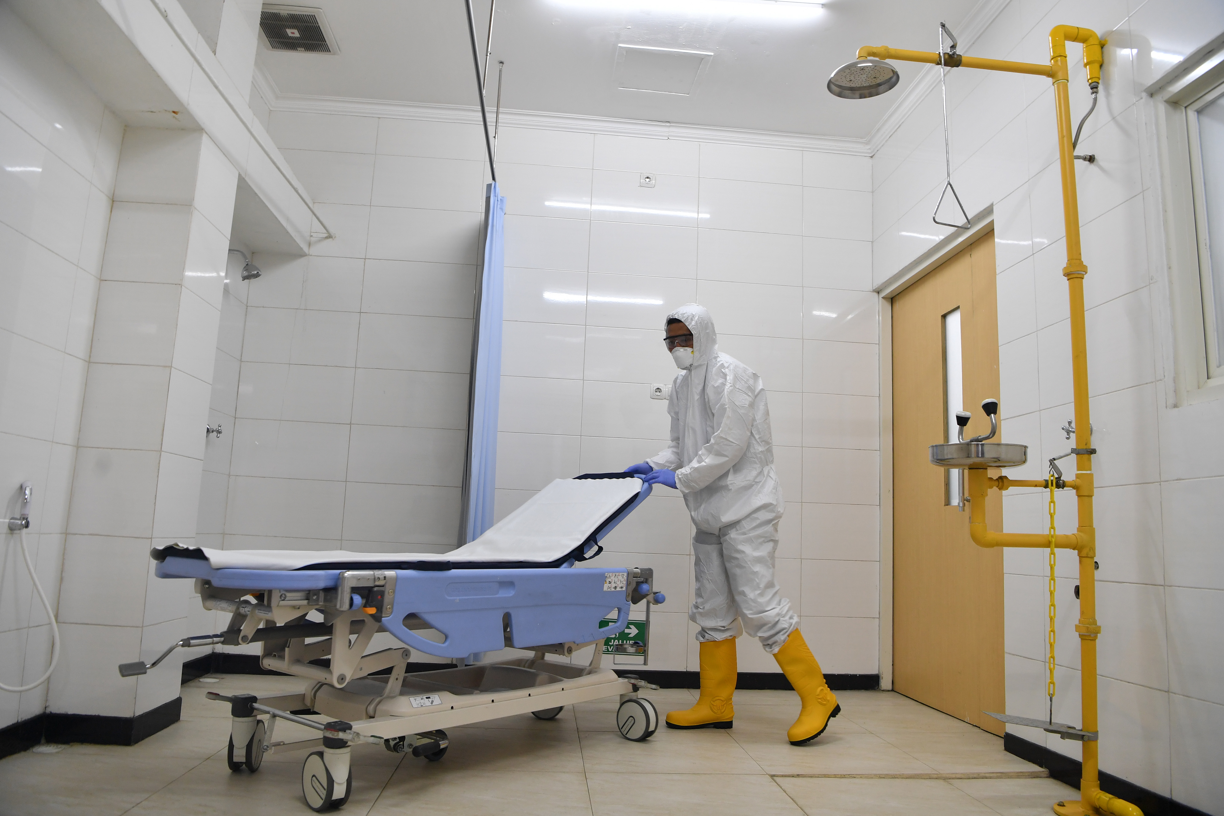 Siaga penanganan korona di rumah sakit, Jawa Timur.