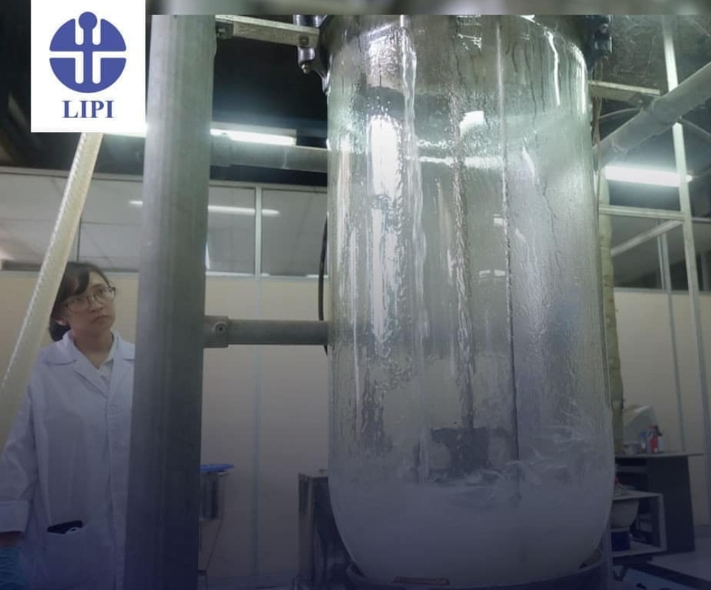 LIPI memproduksi hand sanitizer sebanyak 300liter yang akan digunakan di lingkungan LIPI dan dibagikan ke sejumlah sekolah.