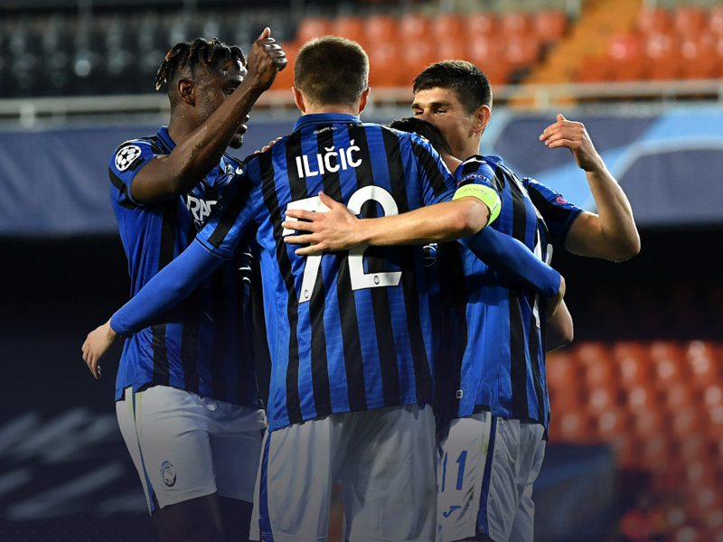 Para pemain Atalanta melakukan selebrasi usai mencetak gol ke gawang Valencia di laga Liga Champions.