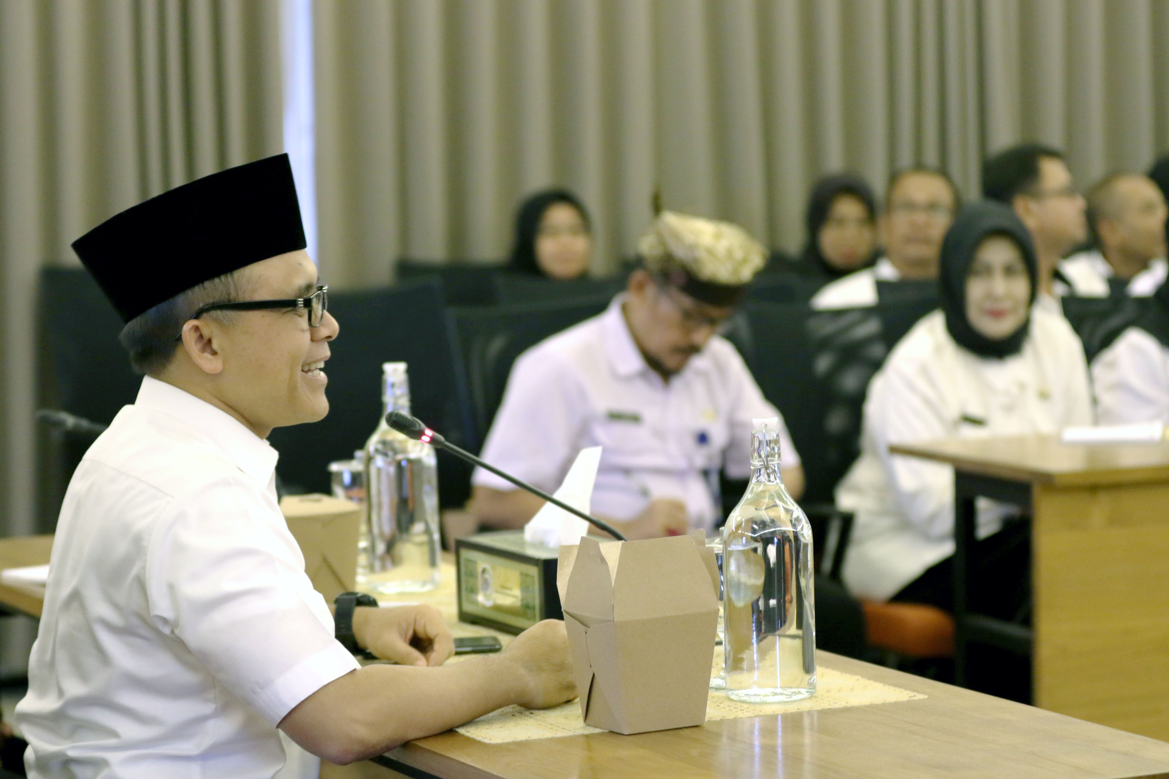 Bupati Banyuwangi Abdullah Azwar Anas memimpin rapat koordinasi antisipasi virus korona