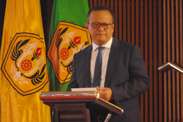 Menteri Kelautan dan Perikanan Edhy Prabowo saat memaparkandisertasinya di aula sanusi harjadinata unpad Bandung rabu (11/3).