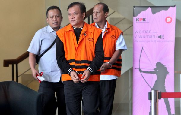 Ibnu Ghofur (tengah) 