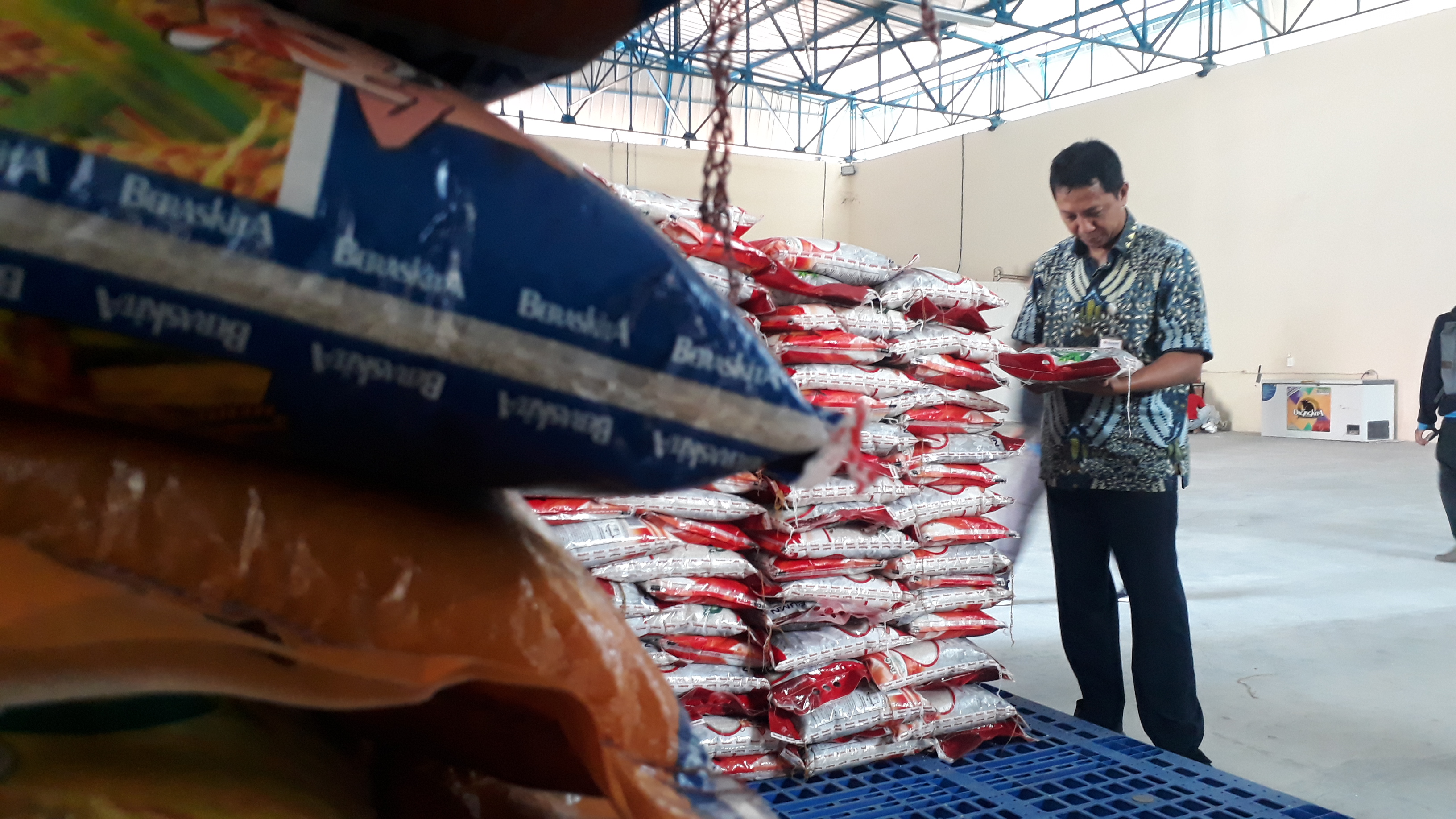 Ilustrasi Gudang Bulog.