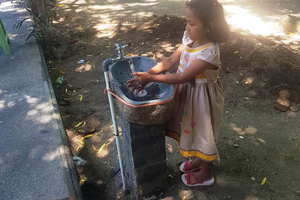 Pemkot Denpasar memasang sejumlah wastafel di ruang publik seperti di Taman Kota Lumintang dan lapangan Puputan Badung, Senin (16/3).