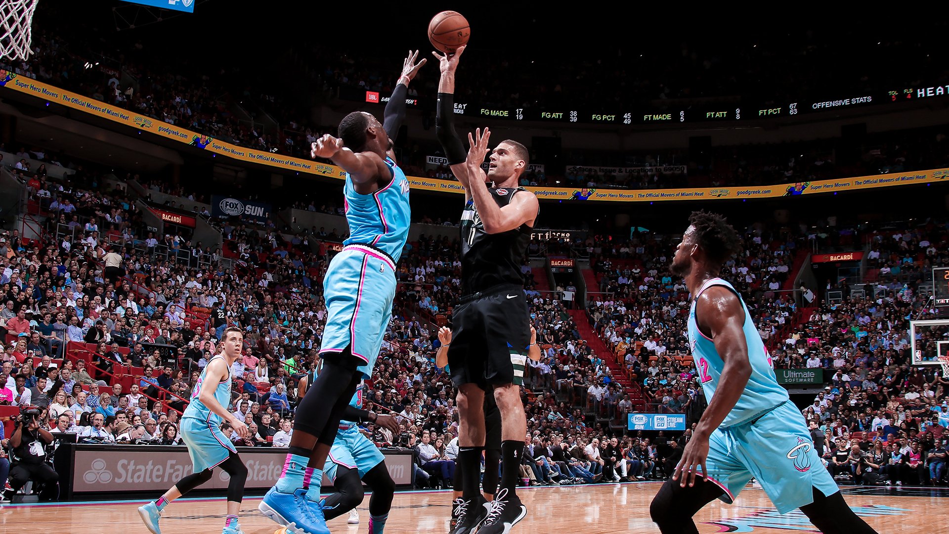 Laga NBA antara Miami heat dan Milwaukee Bucks