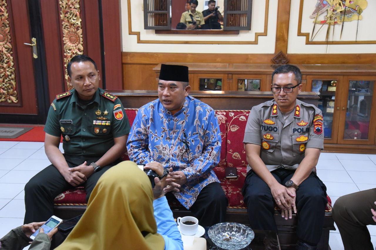 Bupati Sukoharjo Wardoyo Wijayamengumunkan wilayahnya KLB Korona