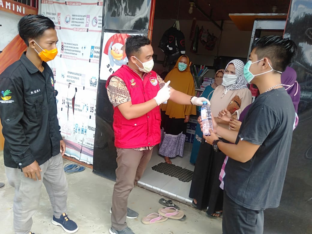 Penyaluran bansos  oleh Kemensos yanh terapkan Physical distancing