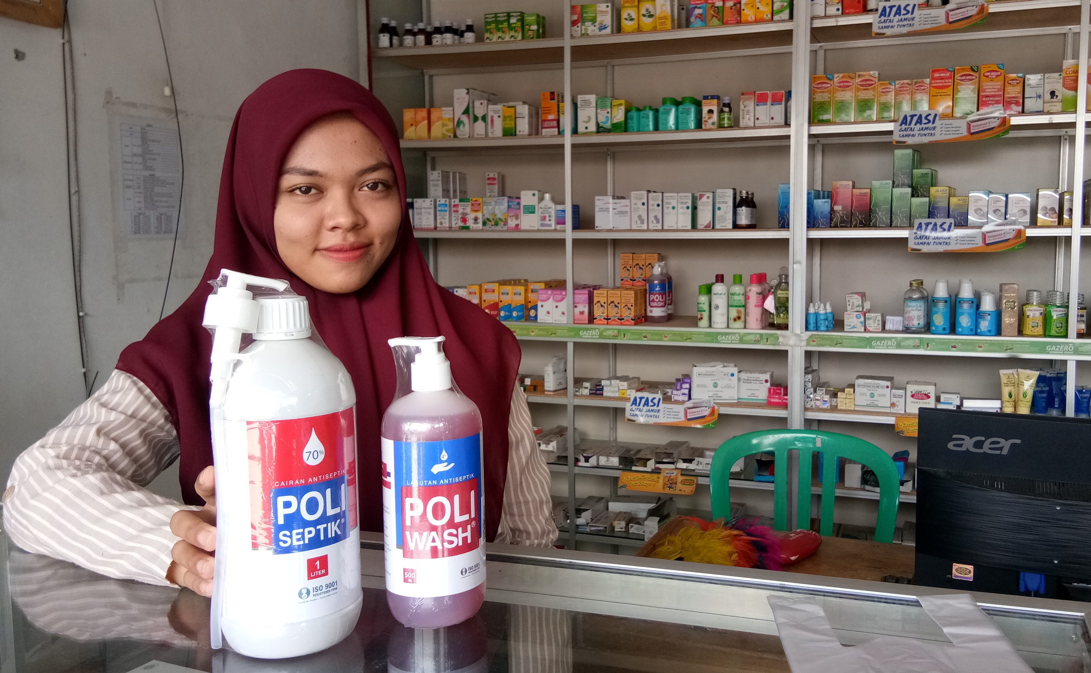 Akibat virus korona, sejumlah apotek batasi penjualan.