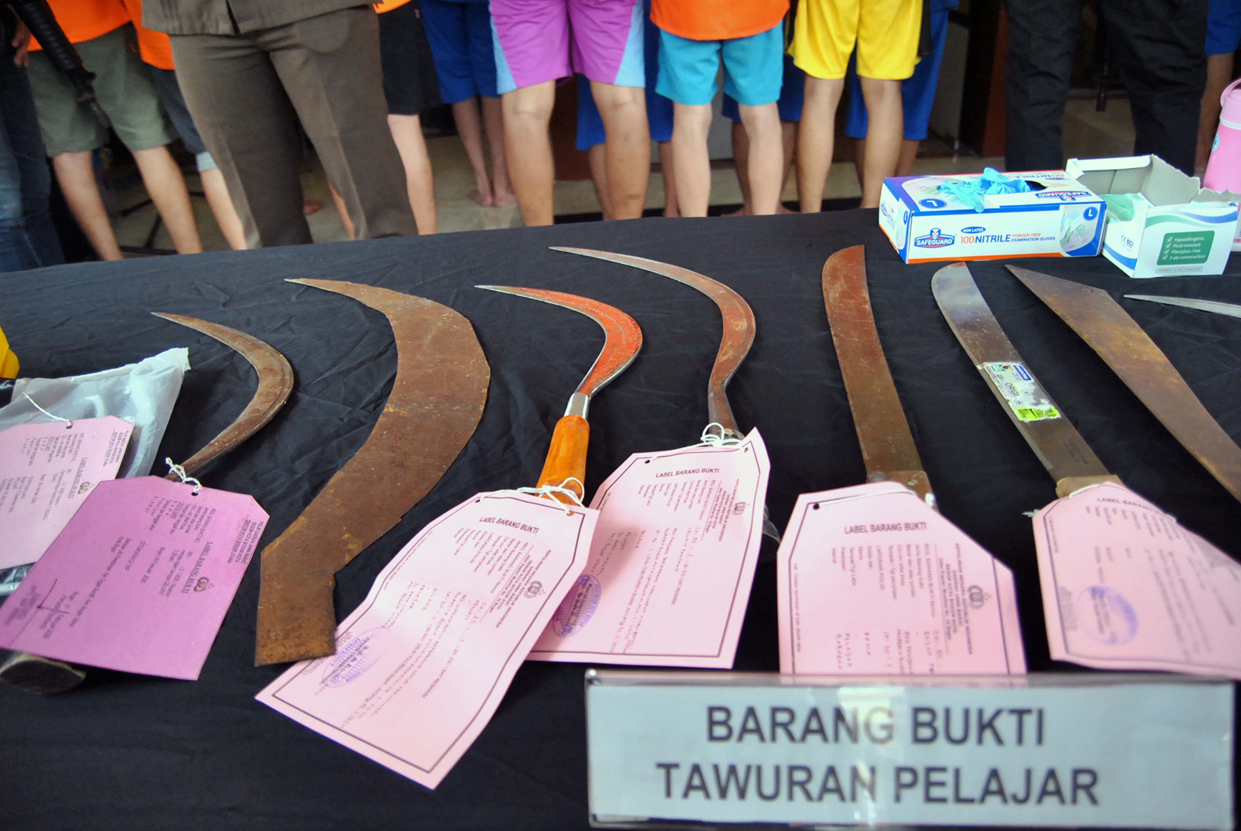 Seorang pelajar SMP tewas setelah dikeroyok dua pelajar lainnya dalam tawuran di Cikampek, Kabupaten Karawang. (foto ilustrasi)